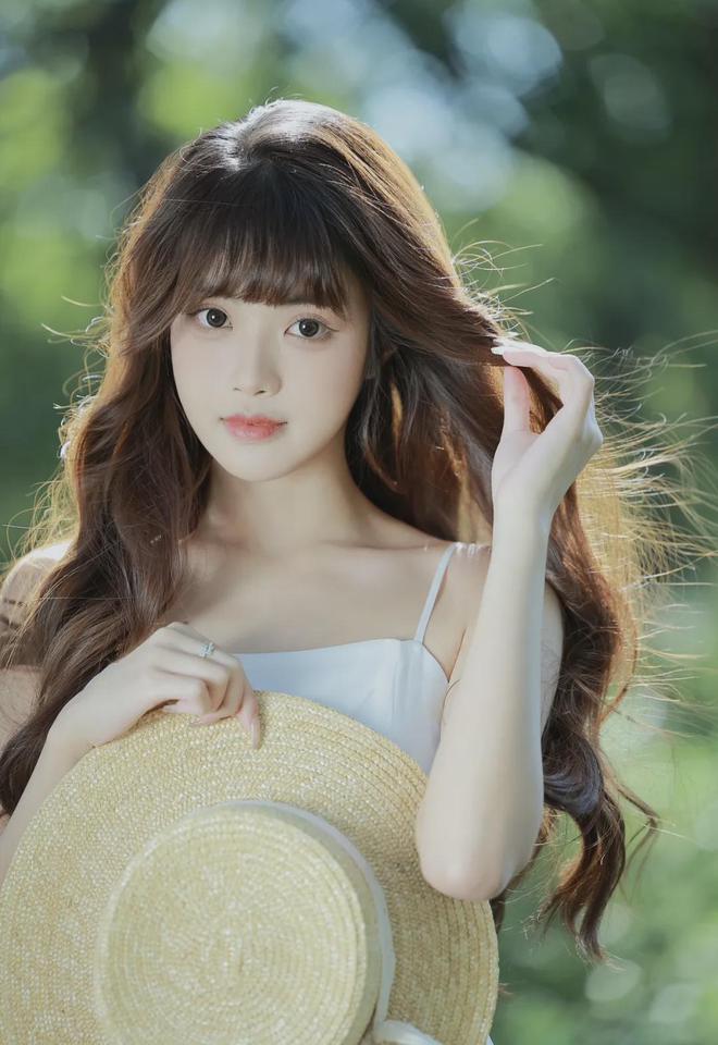 小孩在床上拔萝卜AG真人登录两个