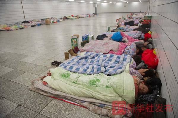 时 新华社记者陪农民工讨薪AG真人游戏地址110小(图2)